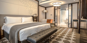 商業ホテルの家具の寝室は高密度の柔らかいマットレスを置きます